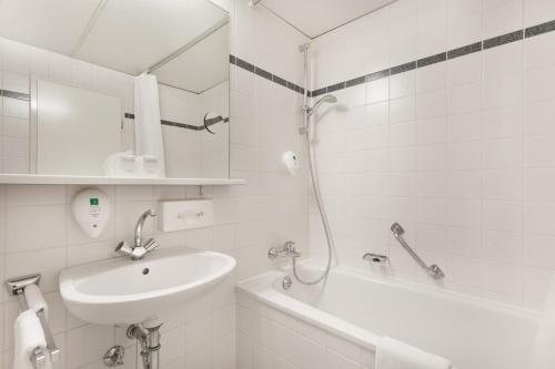 Acom Hotel Kurfuerstendamm Berlin — Bathroom