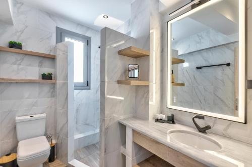 Acropolis City Life B H — Bathroom