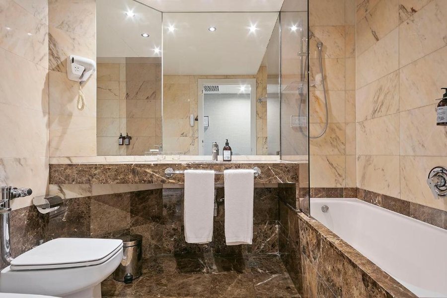 Acta City47 Barcelona Catalonia — Bathroom