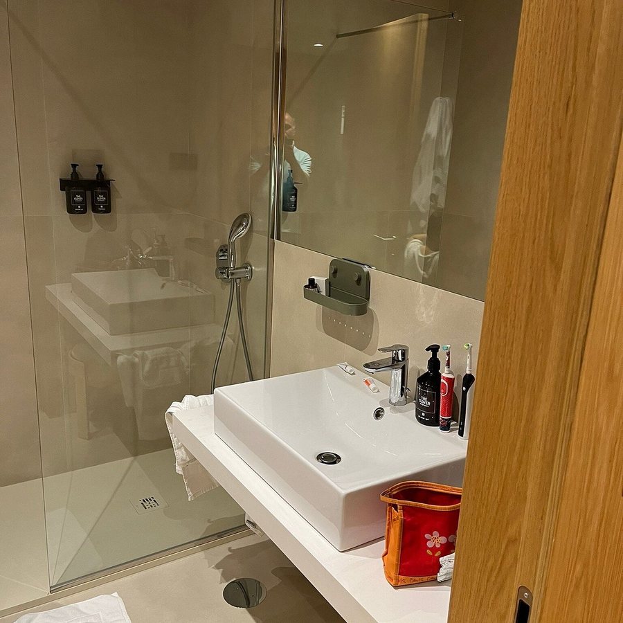 Acta The Clover — Bathroom