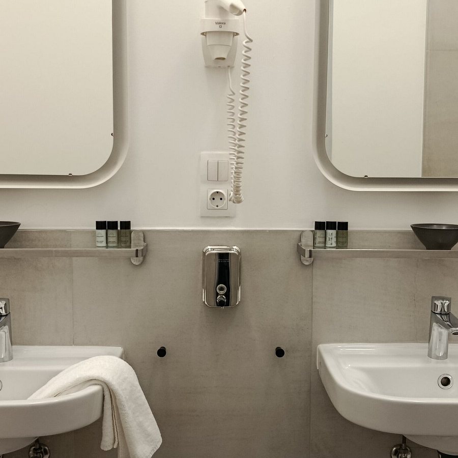 Adagio Hostel Basilica — Bathroom