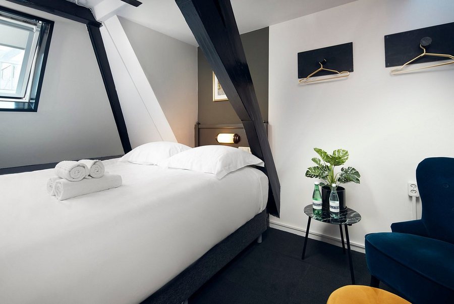 Adam Suites Hotel — Guest room