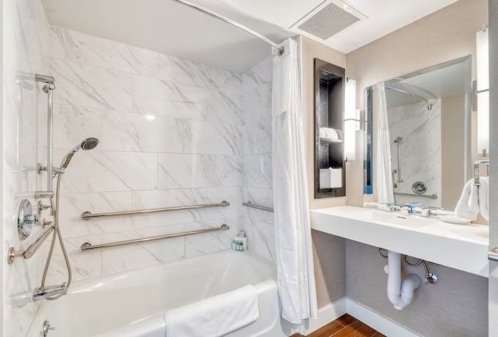 Adante Hotel — Bathroom