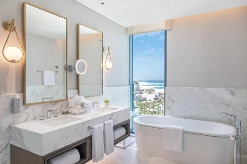 Address Beach Resort Bahrain — Bathroom