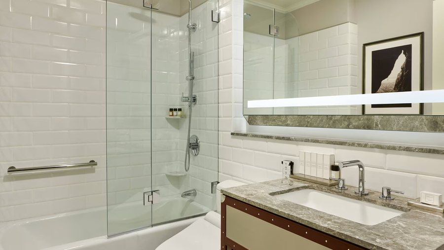 Adelaide Hostel — Bathroom