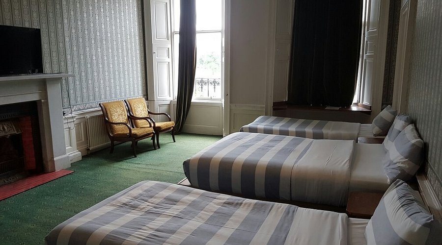 Adelphi Hotel — Guest room