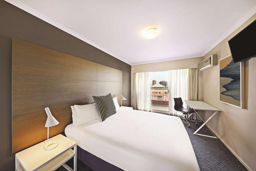 Adina Apartment Hotel Sydney Darling Harbour — Guest room
