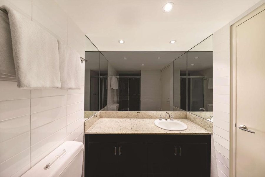 Adina Surry Hills Sydney — Bathroom