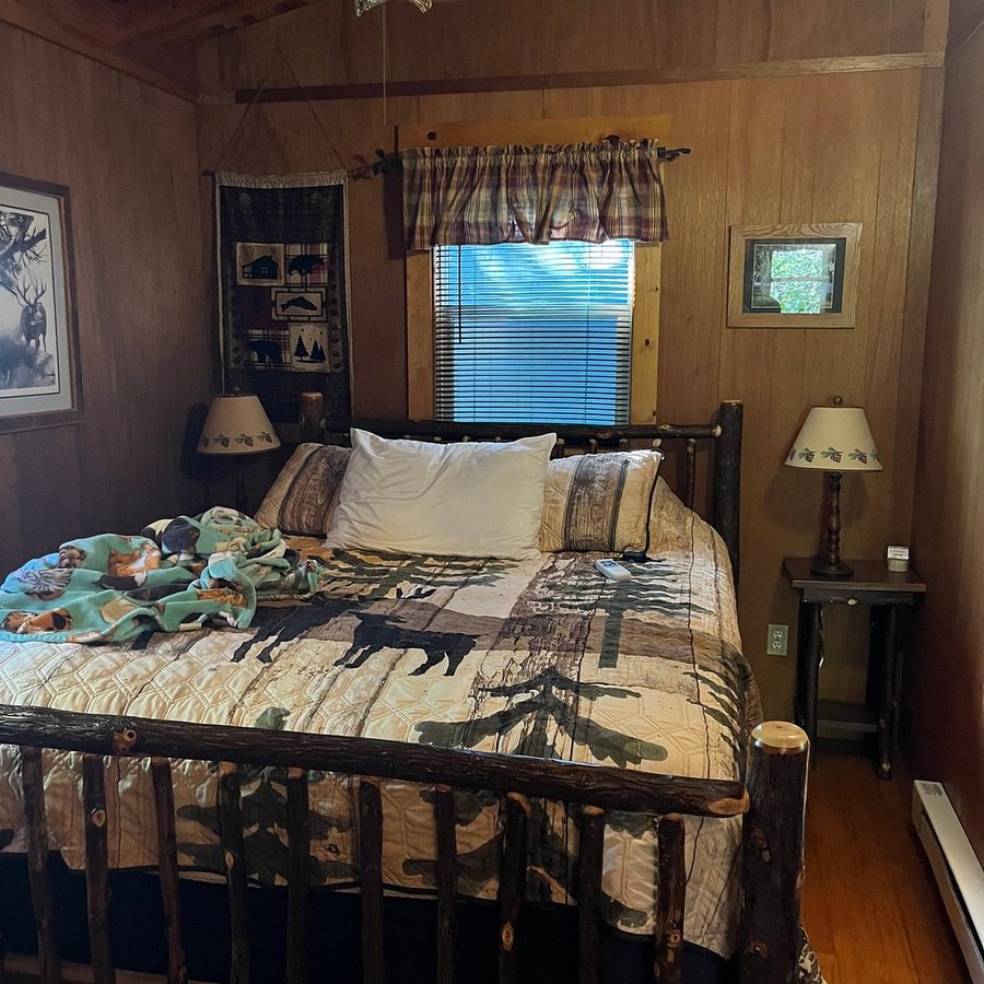 Adirondack Diamond Point Lodge — Guest room