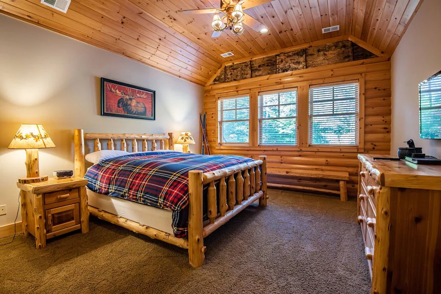 Adirondack Lodge Old Forge — Guest room