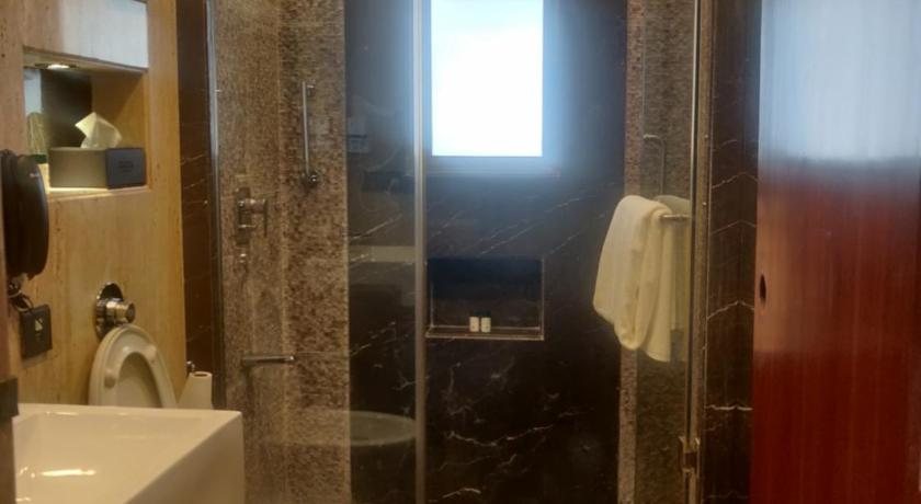 Adiva Residency Beacon Grant Road Mumbai — Bathroom