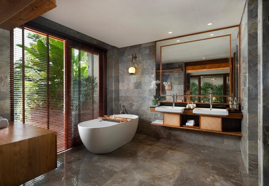 Adiwana Suweta — Bathroom