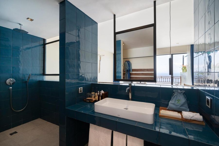 Adiwana Warnakali Resort — Bathroom
