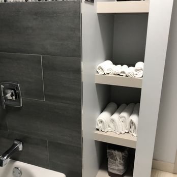 Admiral s Inn on Tybee Island — Bathroom