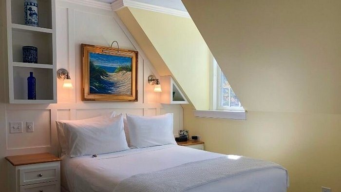 Admiral s Landing — Guest room
