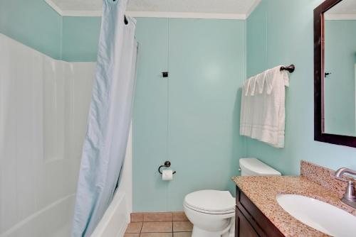Admiral s Quarters — Bathroom