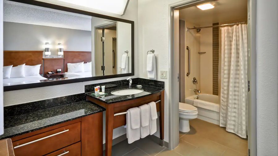 Advantage Court Las Vegas Nevada — Bathroom
