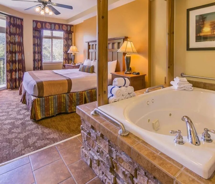 Adventure Bound Camping Resorts Gatlinburg — Bathroom