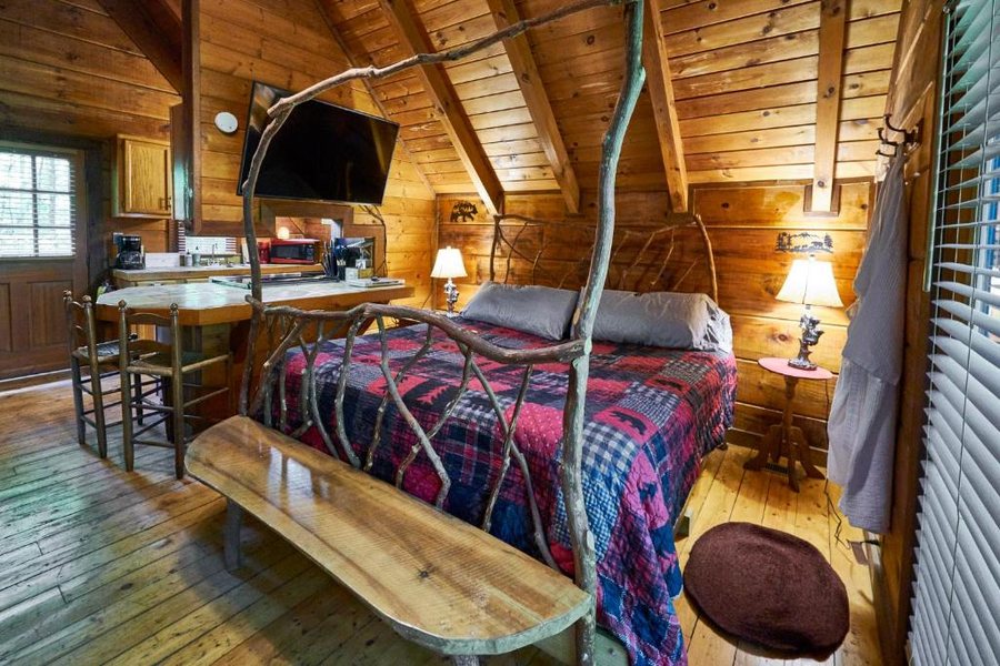 Adventure Bound Camping Resorts Gatlinburg — Guest room