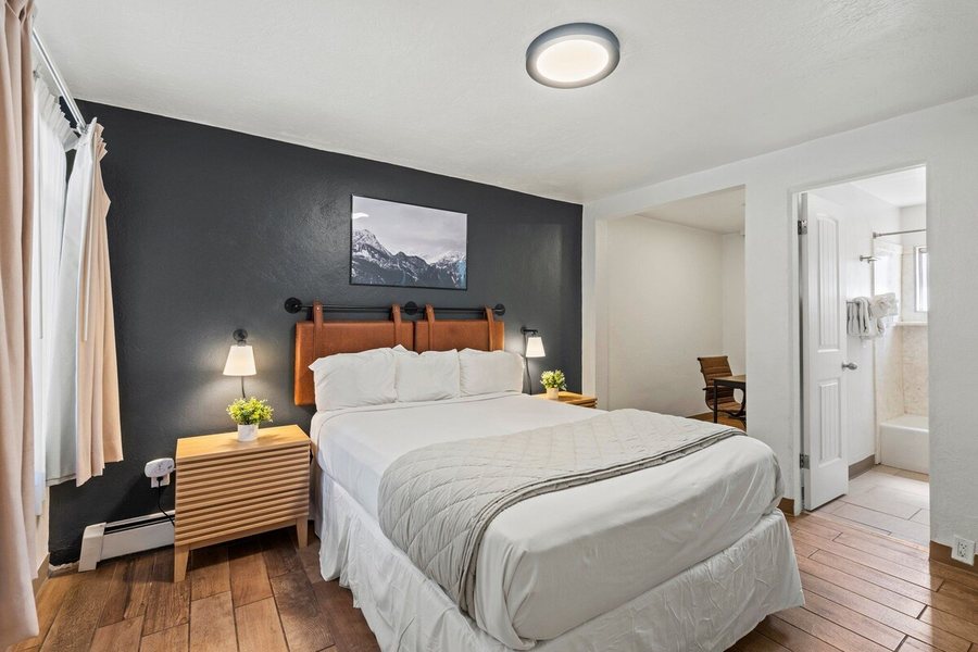 Adventure Inn Durango — Guest room