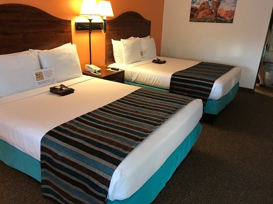 Adventure Inn Motel — Guest room