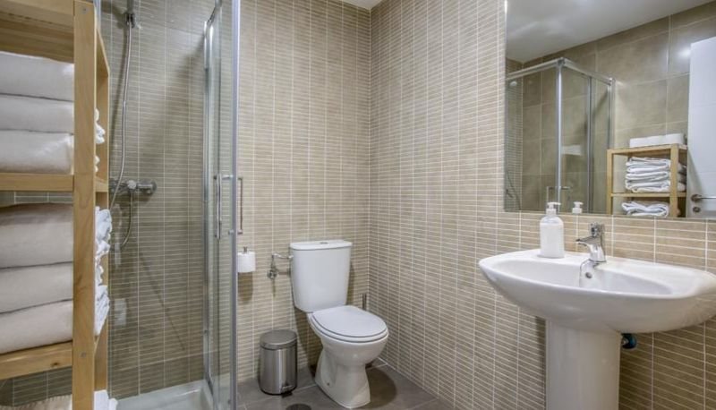 Agora Juan de Austria — Bathroom