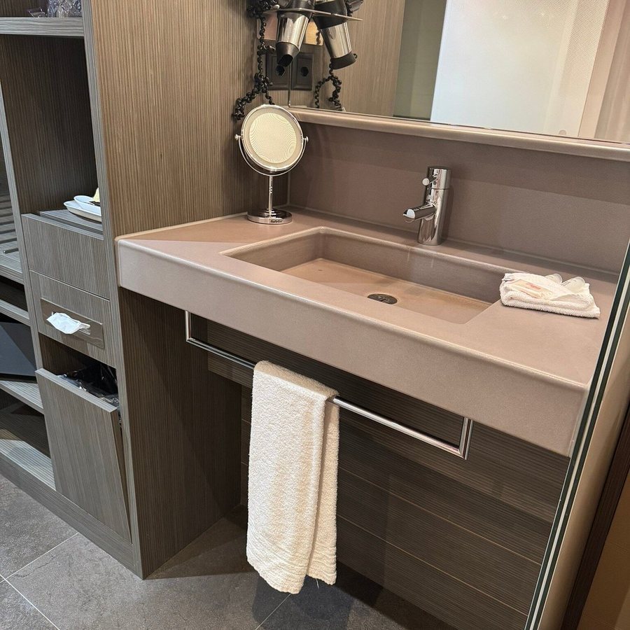 Agora Swiss Night by Fassbind — Bathroom