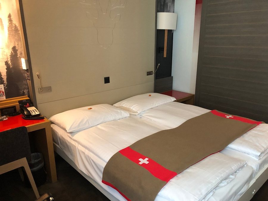 Agora Swiss Night by Fassbind — Guest room