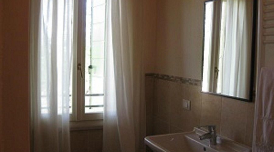 Agrilocanda Val Campotto — Bathroom