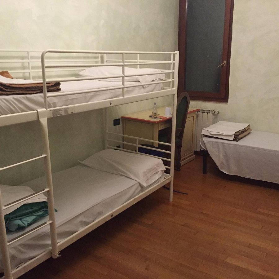 Ai Boteri Hostel — Guest room