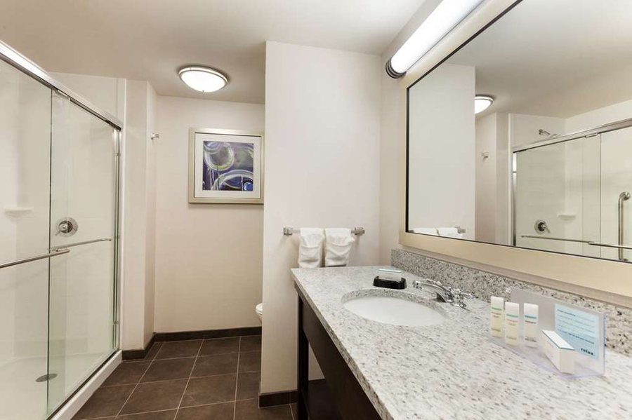 Air Force Inn Joint Base Andrews — Bathroom