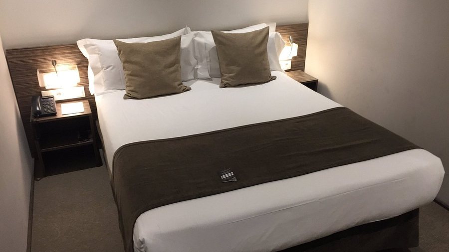Air Rooms Madrid Airport by Premium Traveller — Guest room