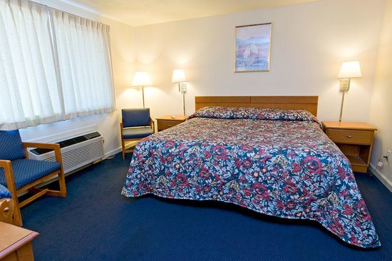 Aircrest Motel — Guest room