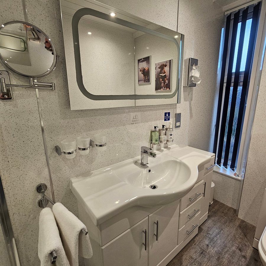 Airdenair Guest House — Bathroom