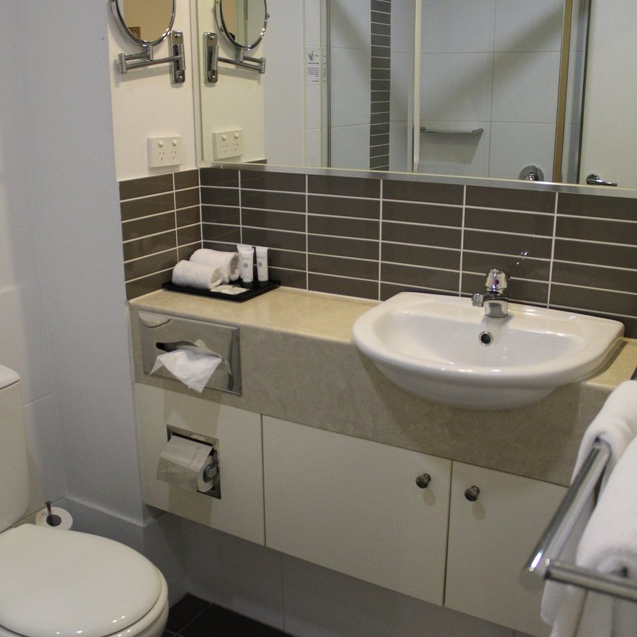 Airport Ascot Motel — Bathroom