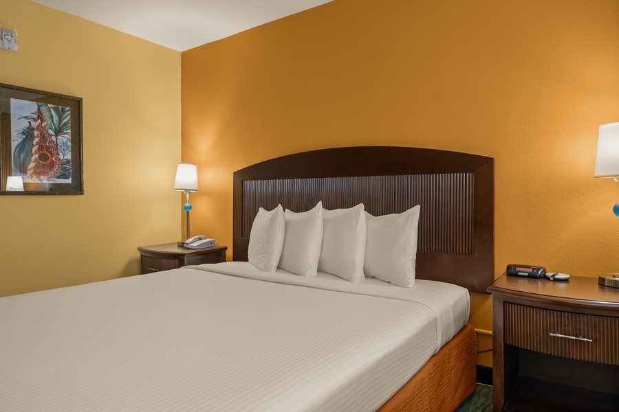 Airport Honolulu Hotel Trademark Collection By Wyndham — Guest room