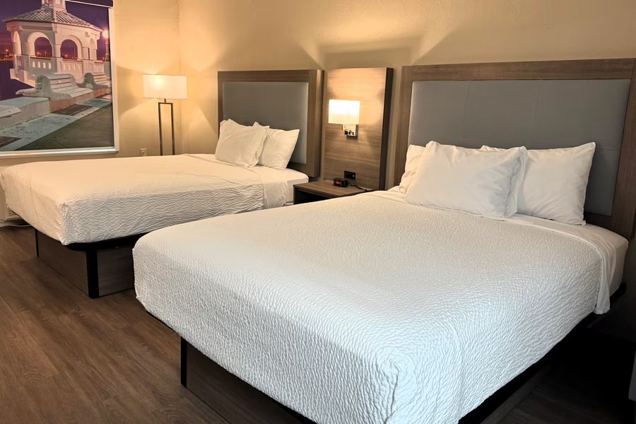 Airport Inn — Guest room