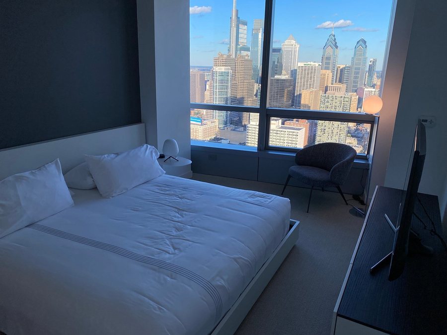 AKA University City — Guest room