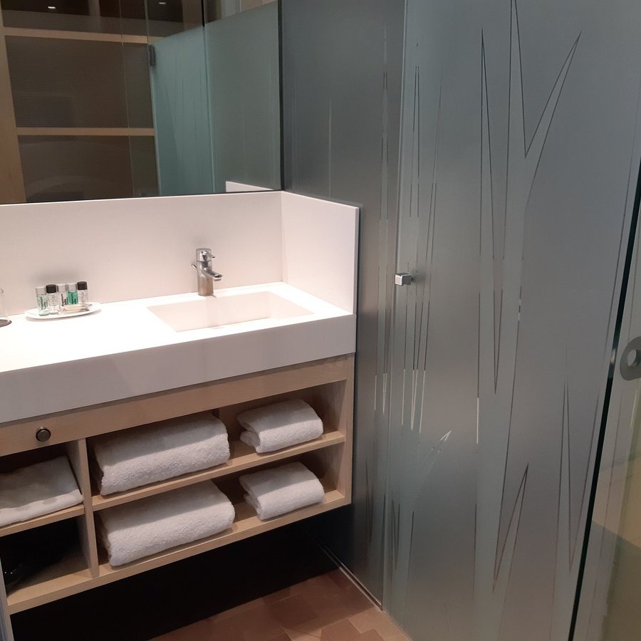 Ako Suite Hotel Barcelona Catalonia — Bathroom