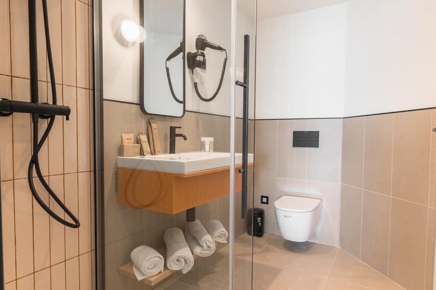 Akquaaa Hotel Boutique — Bathroom