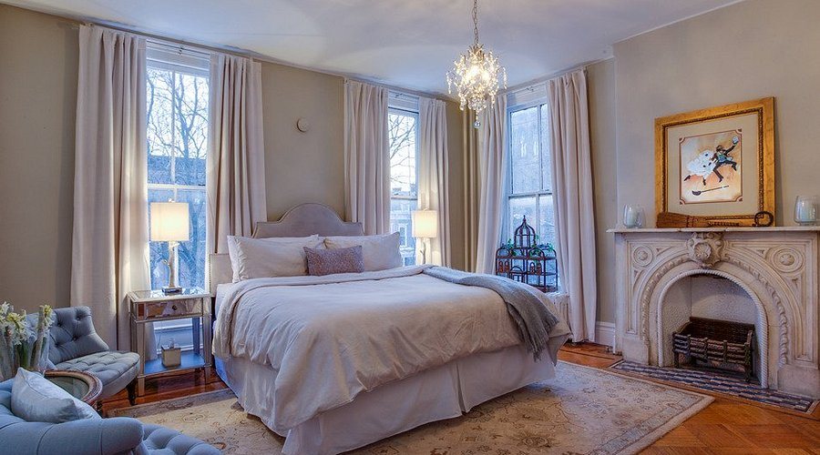 Akwaaba Mansion Bed Breakfast — Guest room