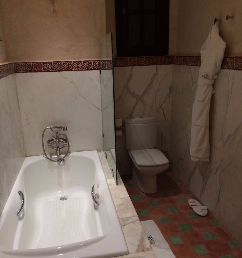 Al Fassia Aguedal — Bathroom