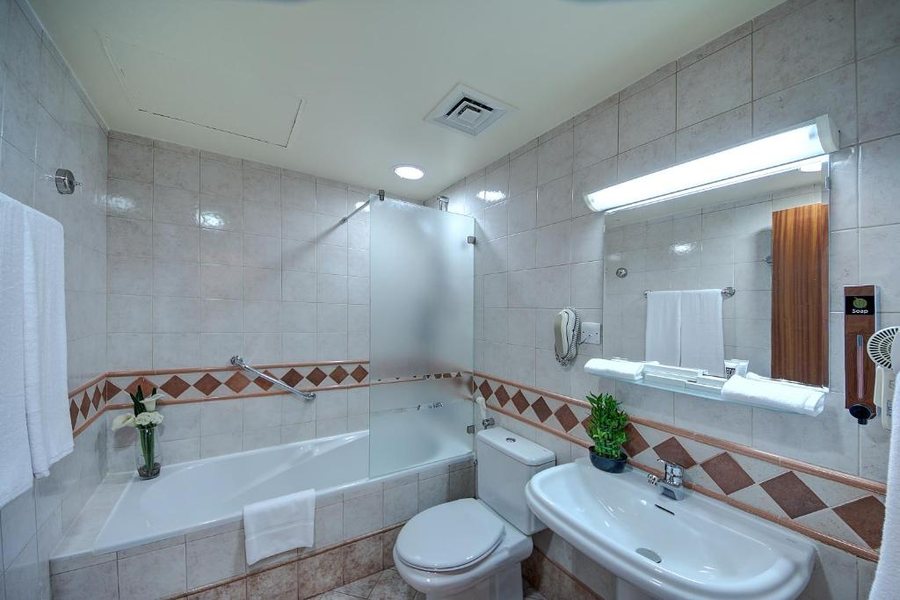 Al Manar Hotel Apartments — Bathroom