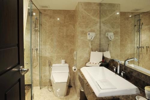 Al Meroz Hotel Bangkok — Bathroom