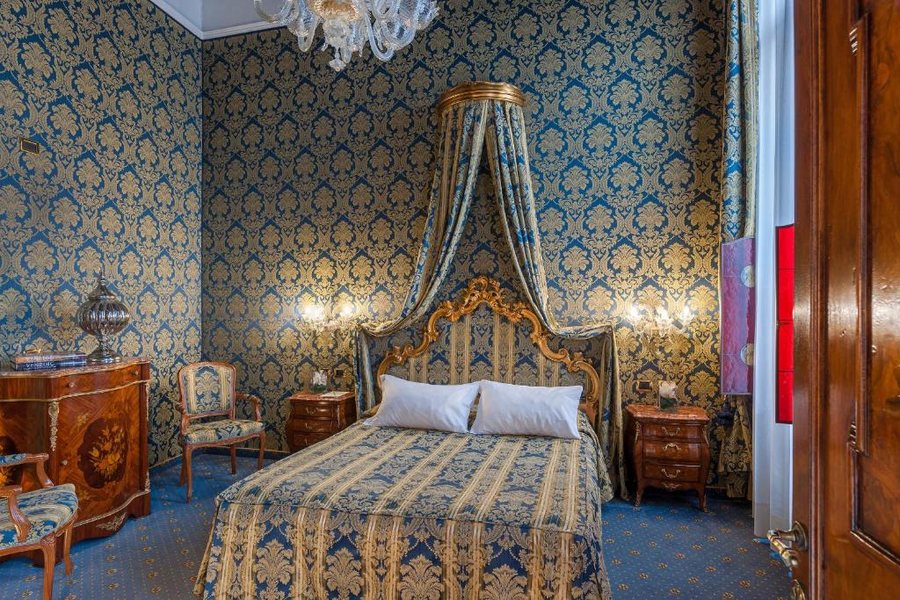 Al Ponte Antico Hotel — Guest room