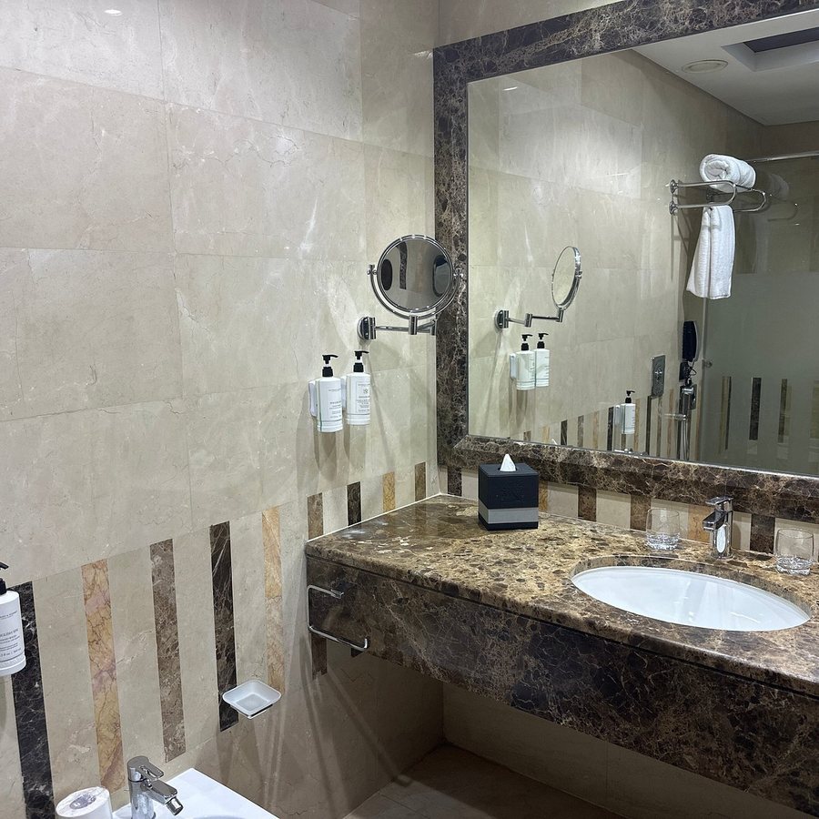 Al Sarab Hotel — Bathroom