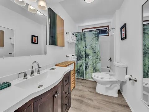 Ala Kai Bed Breakfast — Bathroom