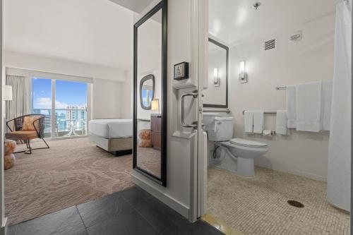 Ala Moana Honolulu by Mantra — Bathroom