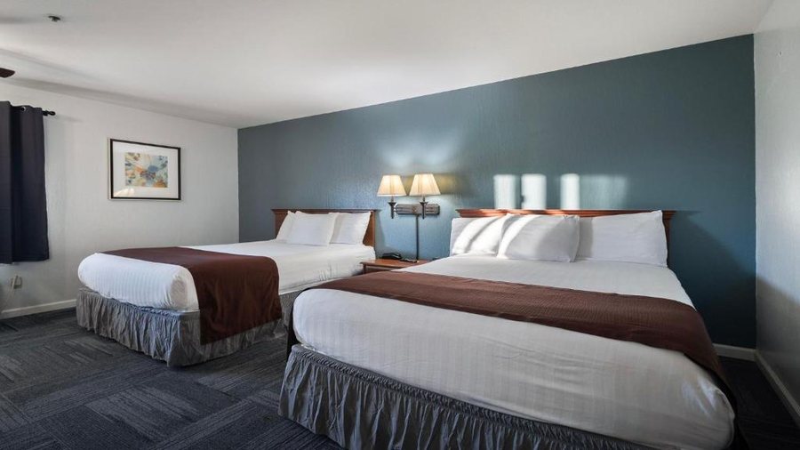Aladdin Inn — Guest room