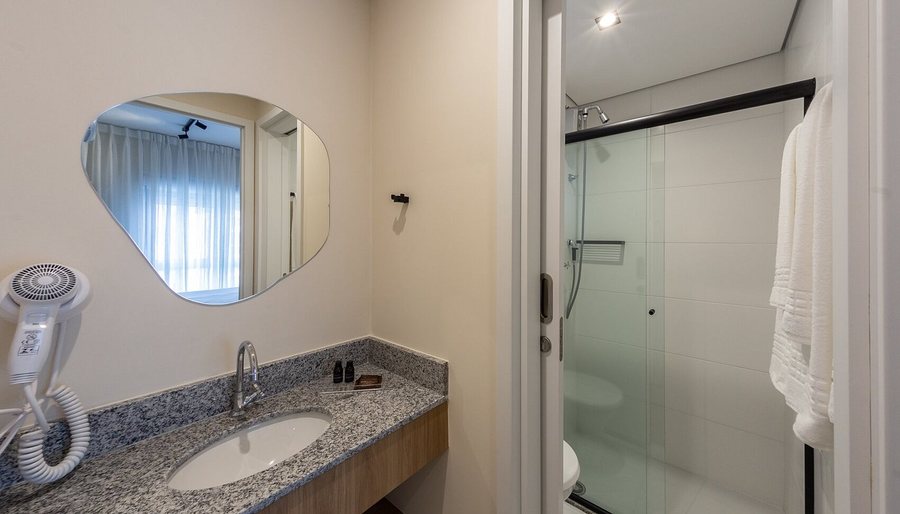 Alameda Apart Hotel — Bathroom